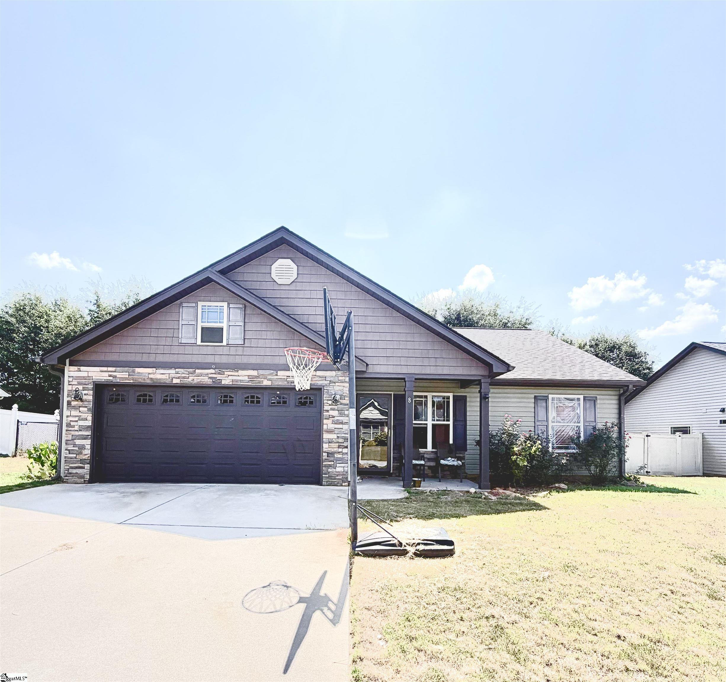 8 Robin Drive — photo