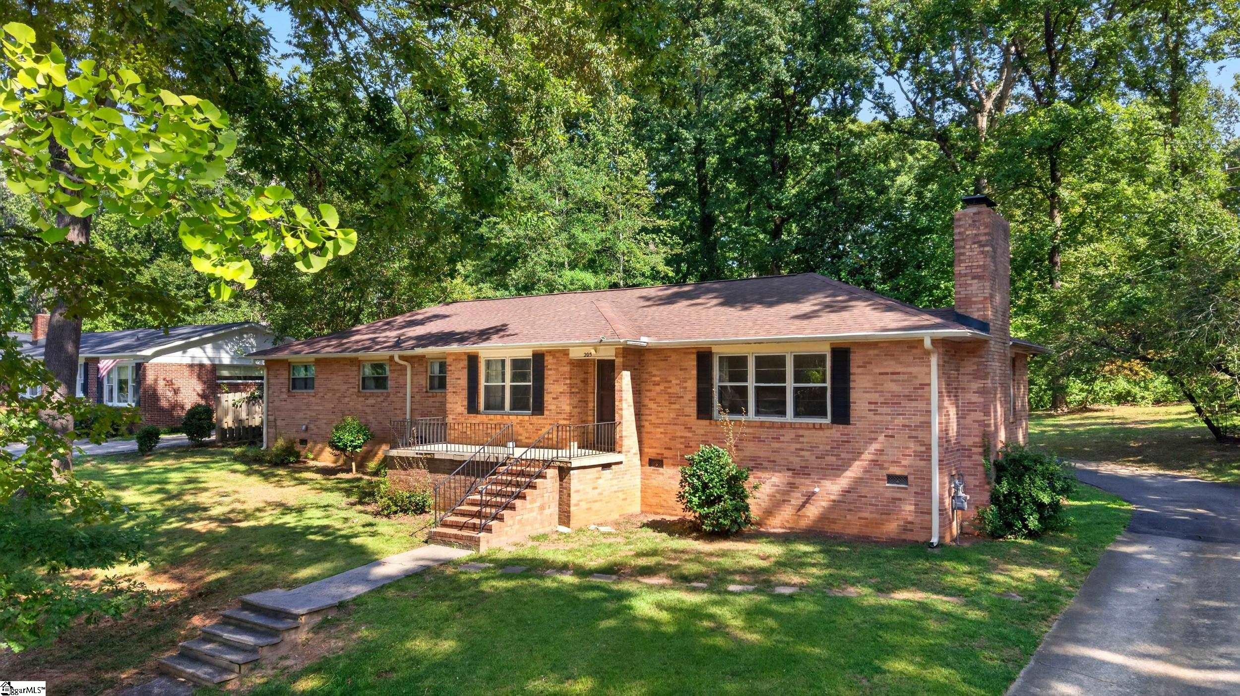 205 Lakewood Drive — photo