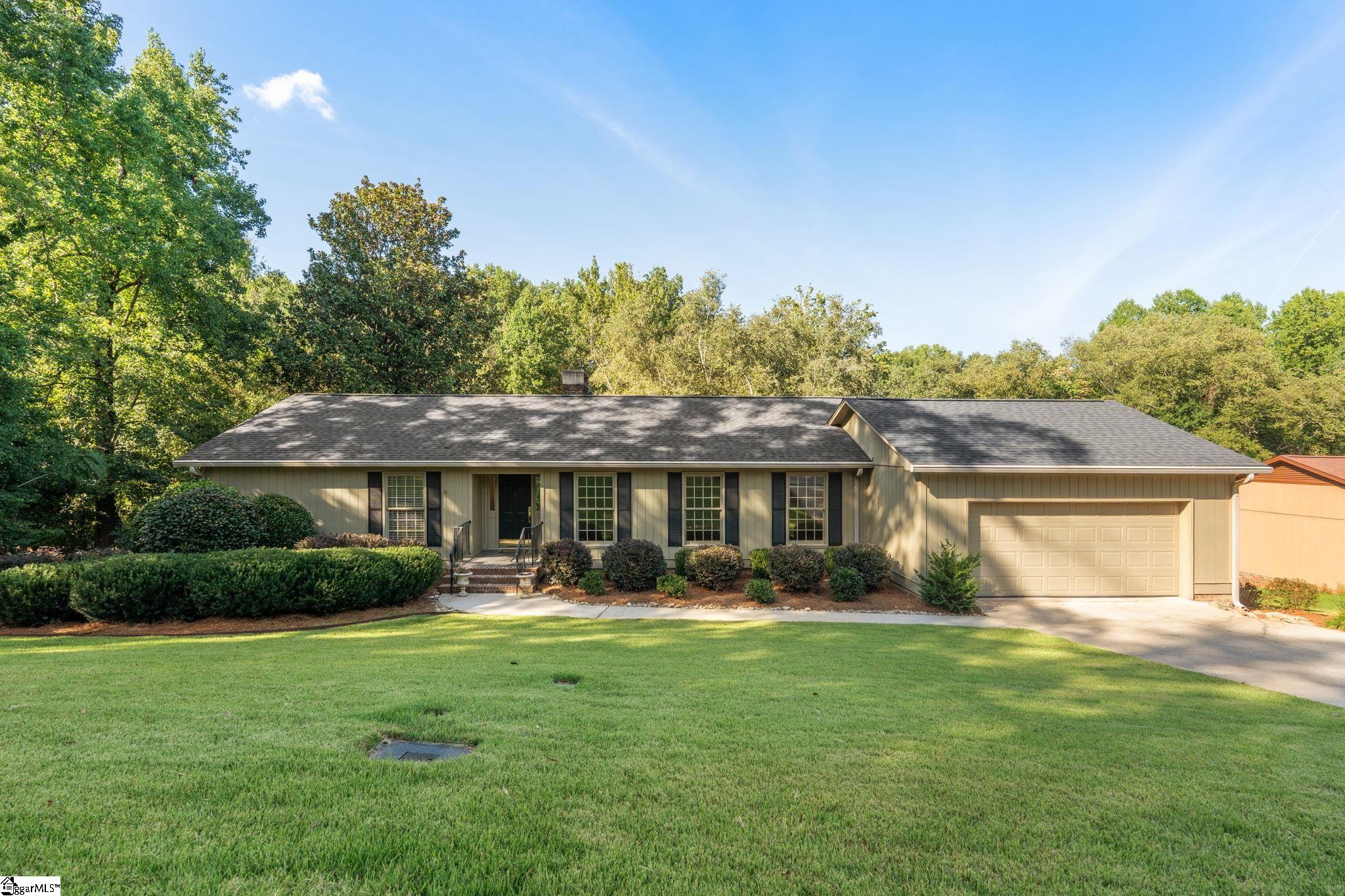 209 E Kenilworth Drive — photo