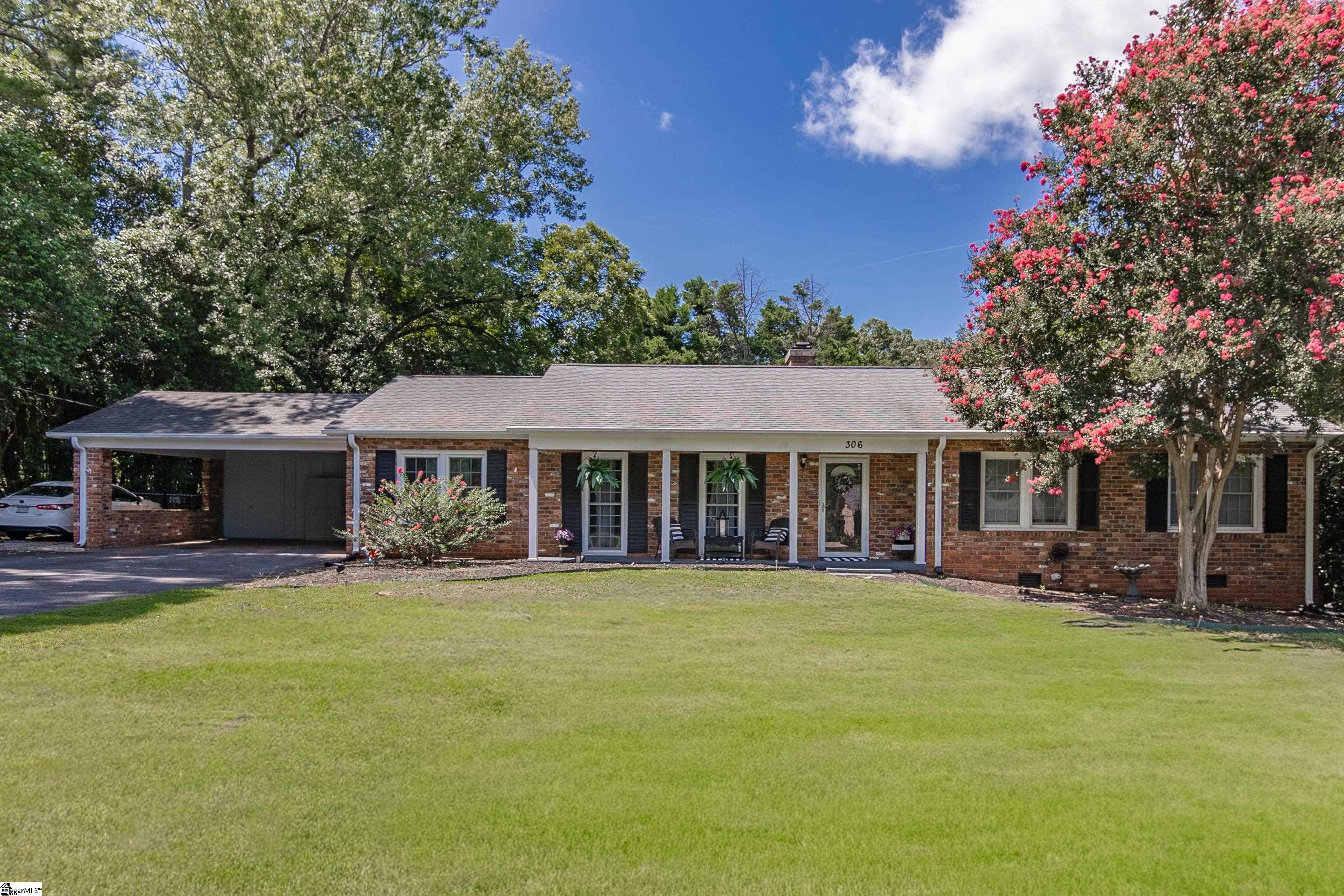 306 Woodfern Circle — photo