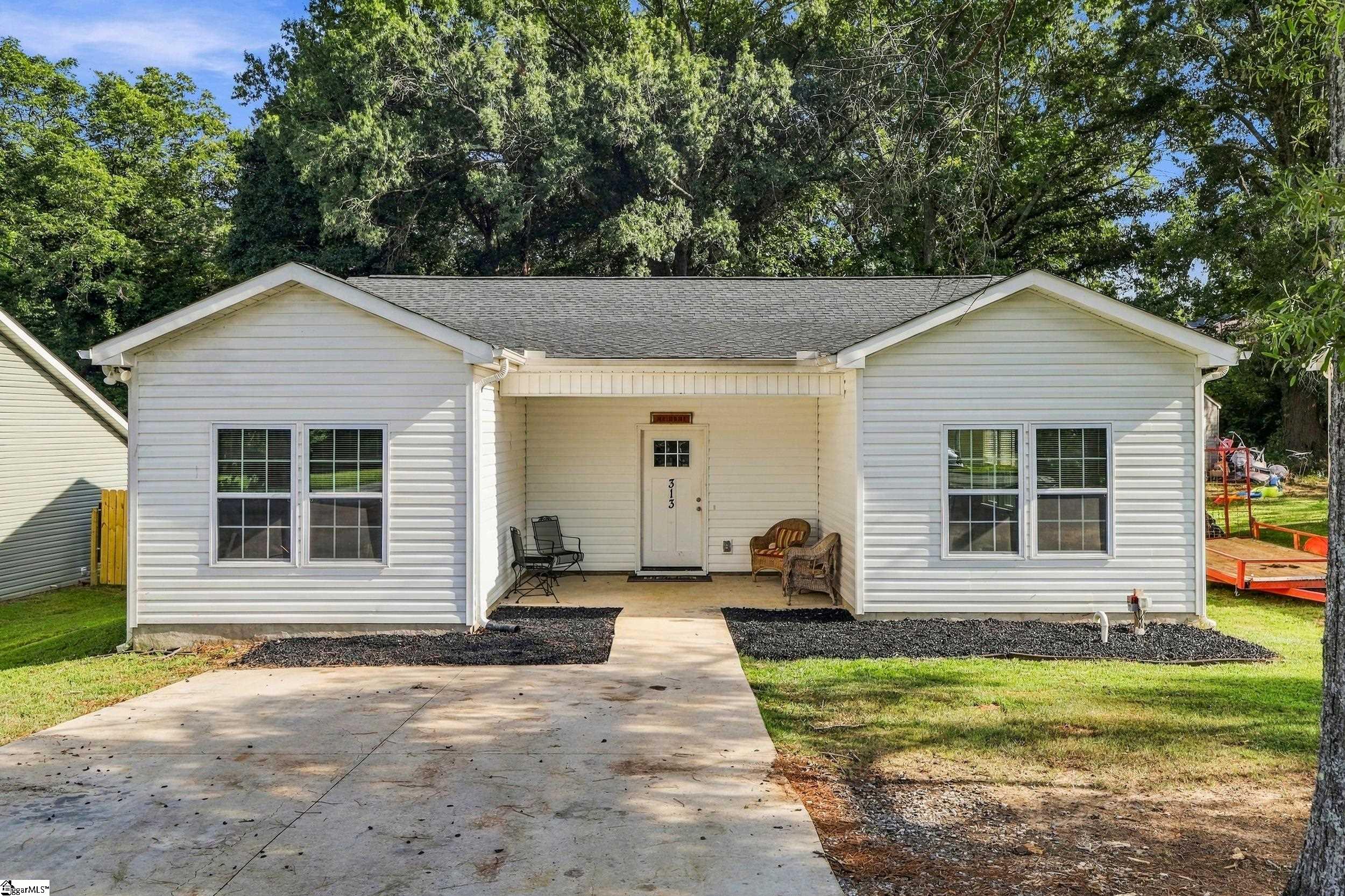 313 Saluda Street — photo