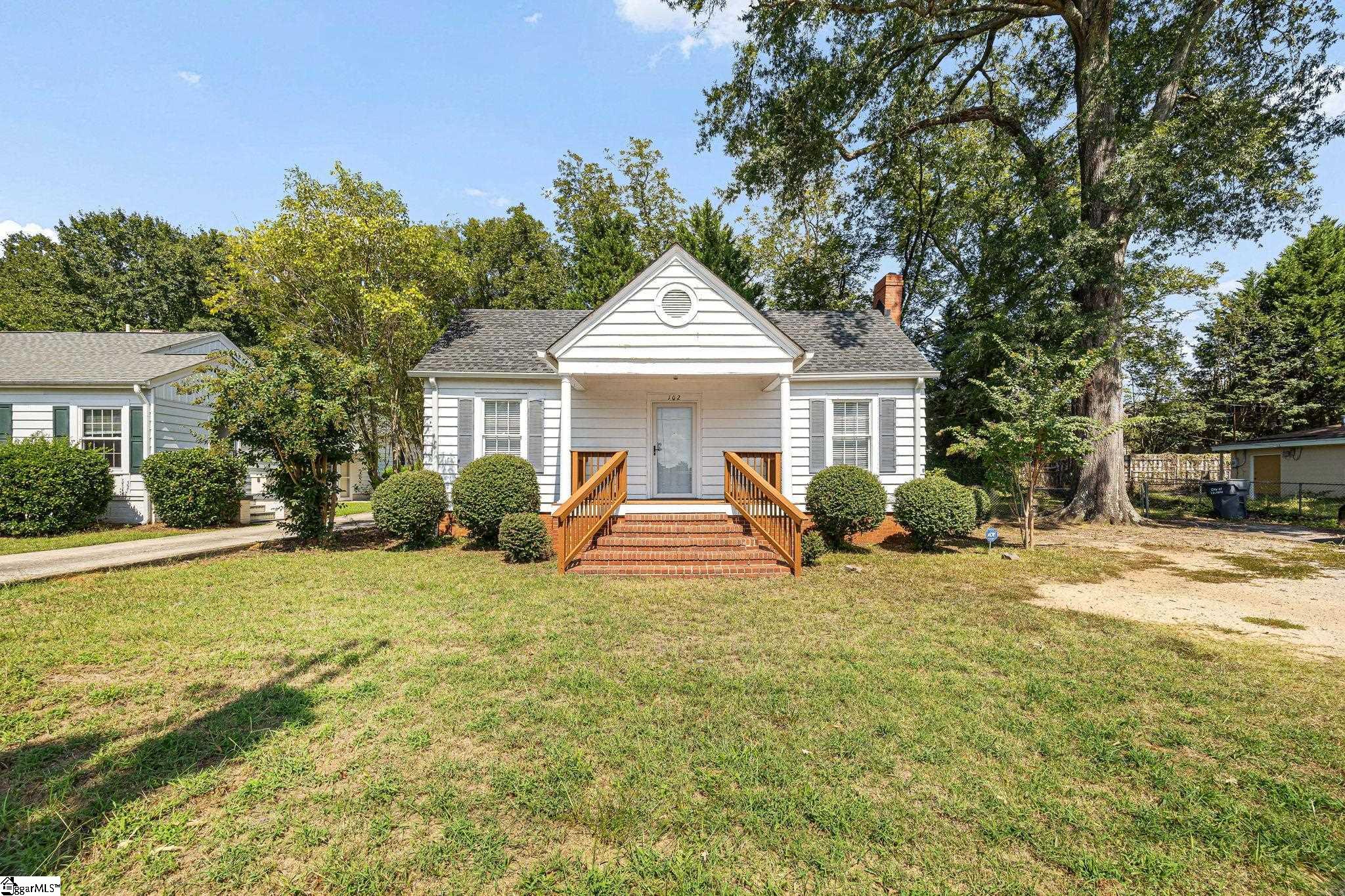 102 W Farley Avenue — photo