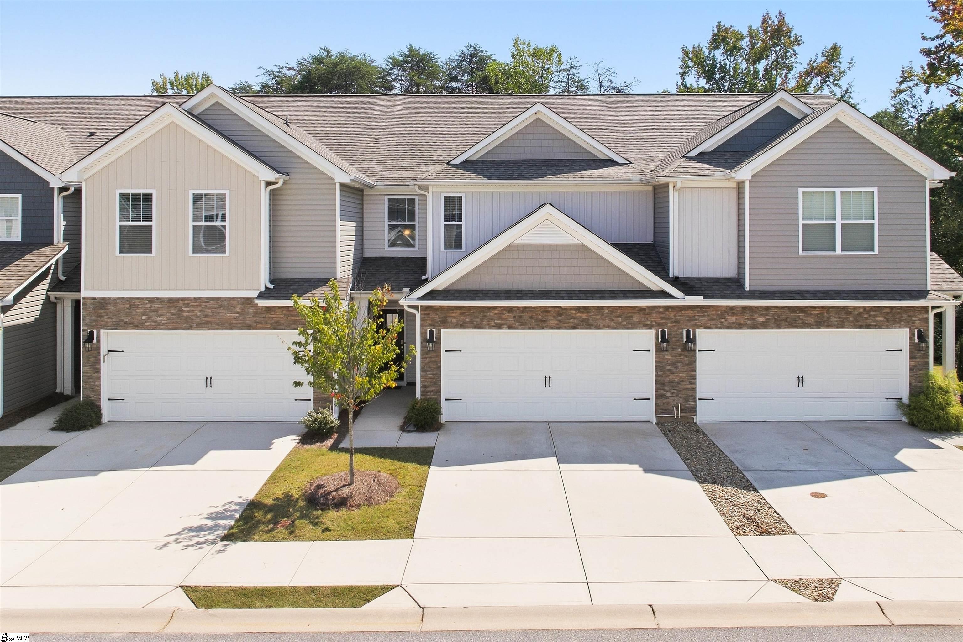 215 Reynard Trail — photo