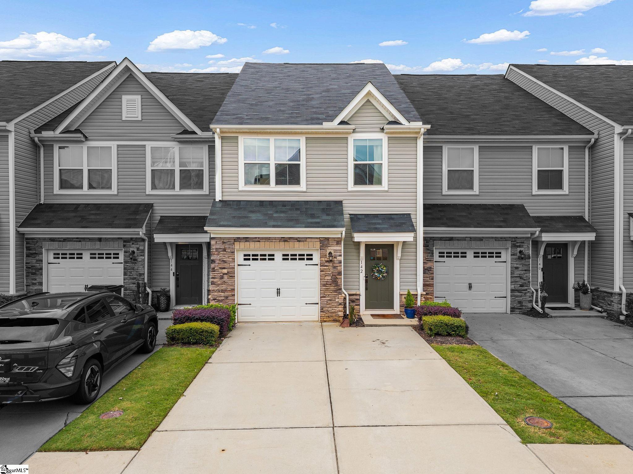 142 Roseridge Drive — photo