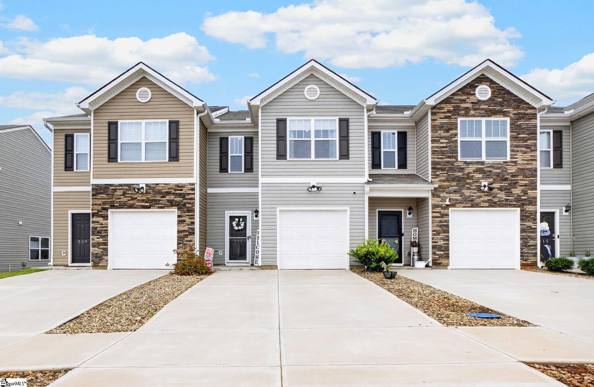 211 Sunriff Court — photo