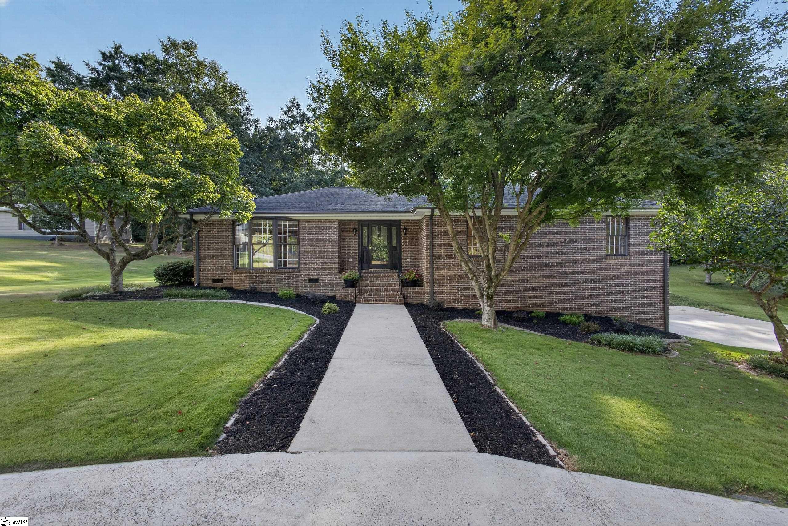 5 Crestline Road — photo