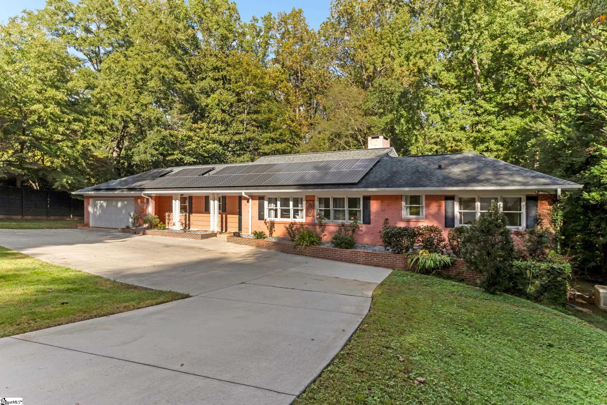 114 Eastwood Circle — photo