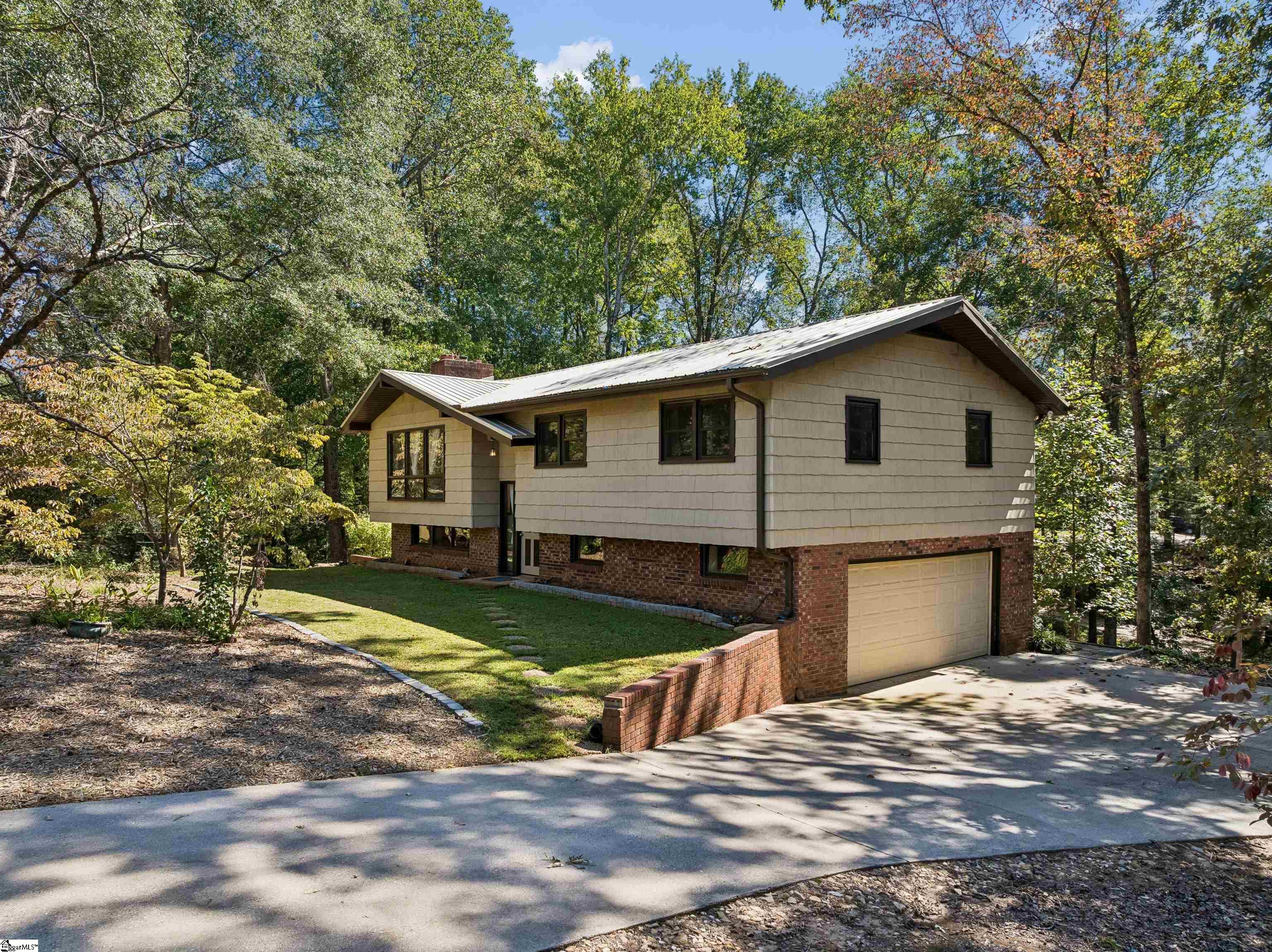 131 Sharon Drive — photo