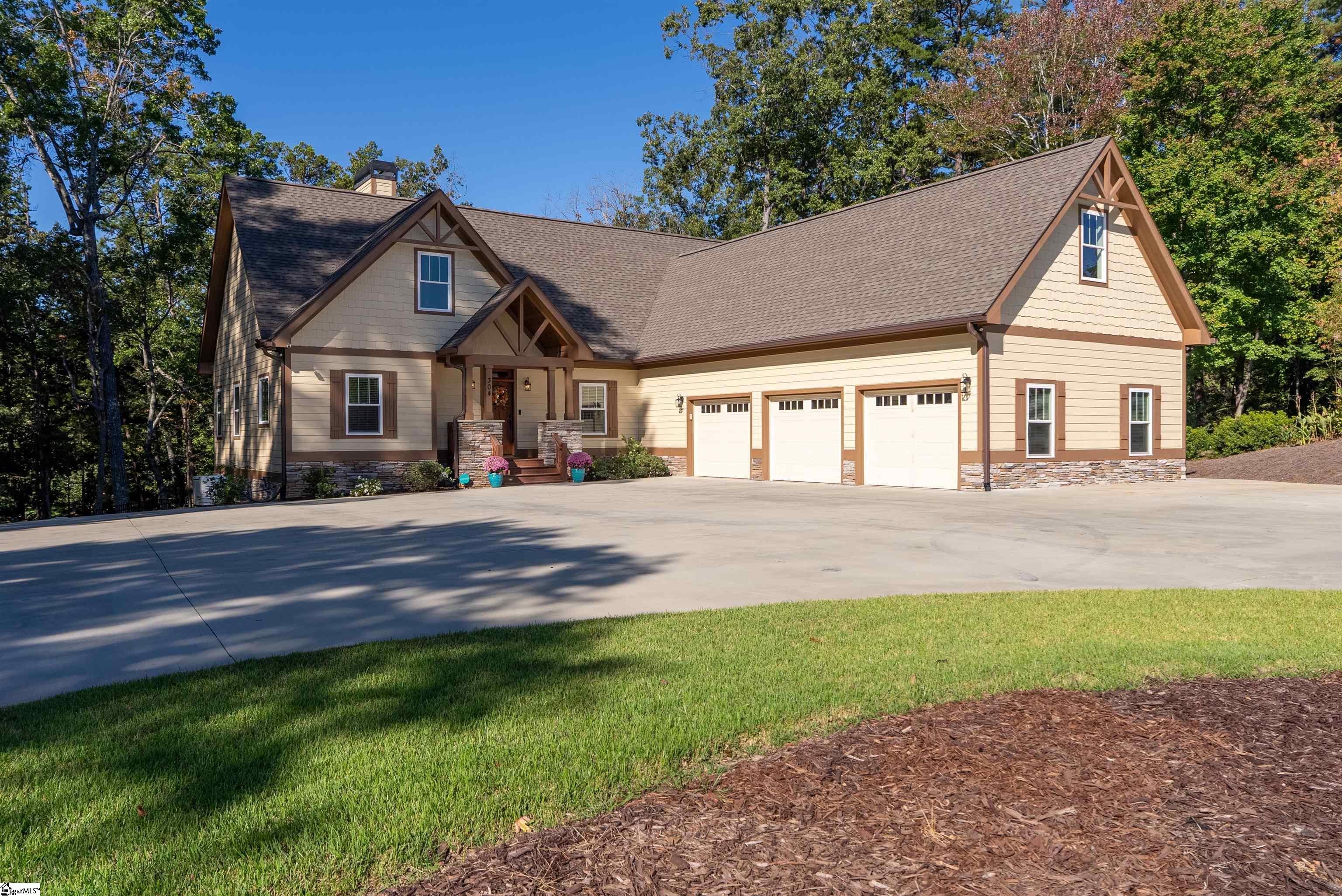 304 Woodgreene Court — photo