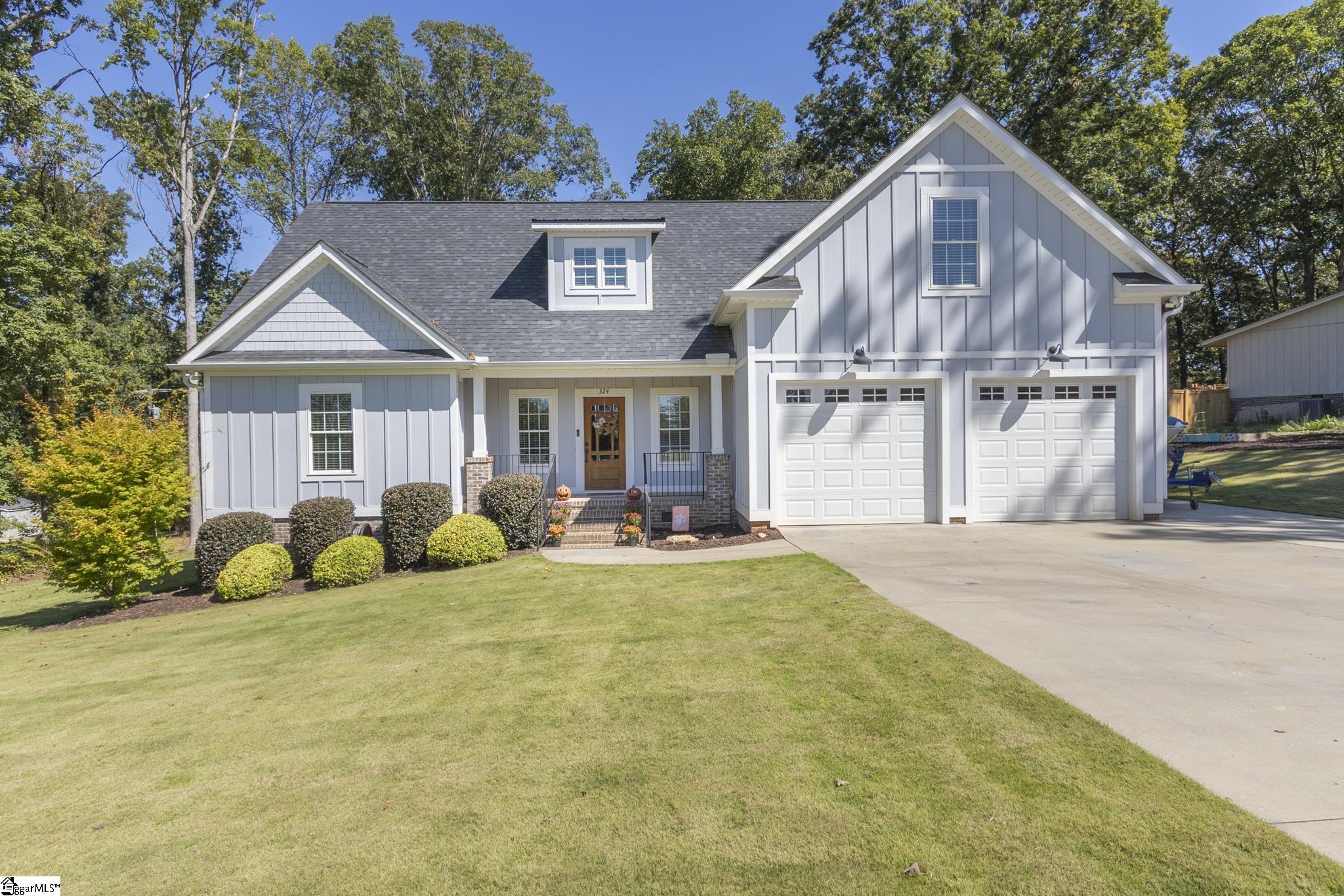 324 Bowen Drive — photo