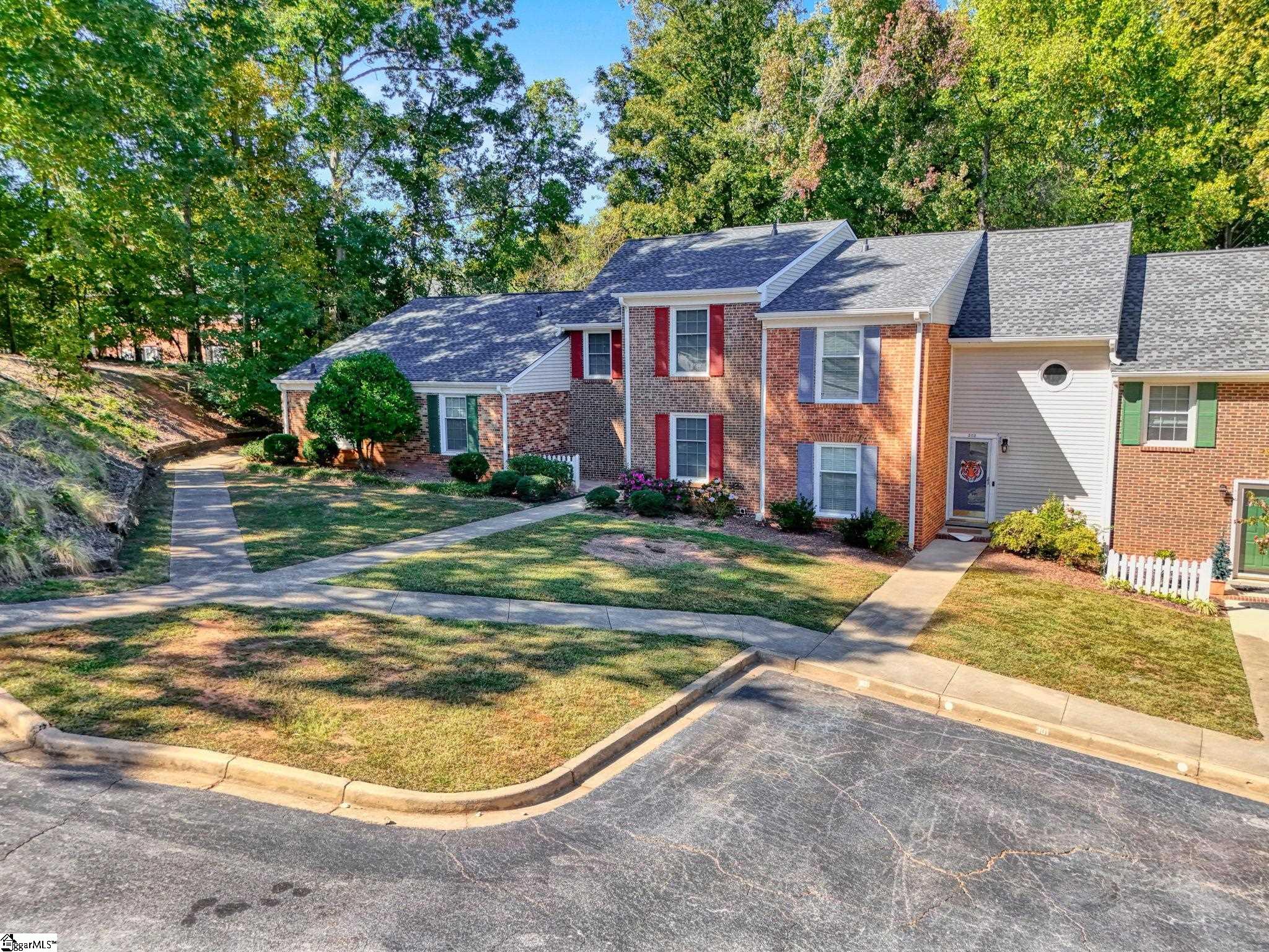 301 Wenwood Circle — photo