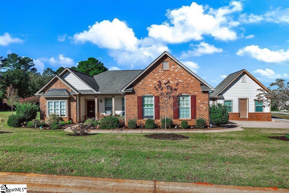 1003 Hillcrest Court — photo