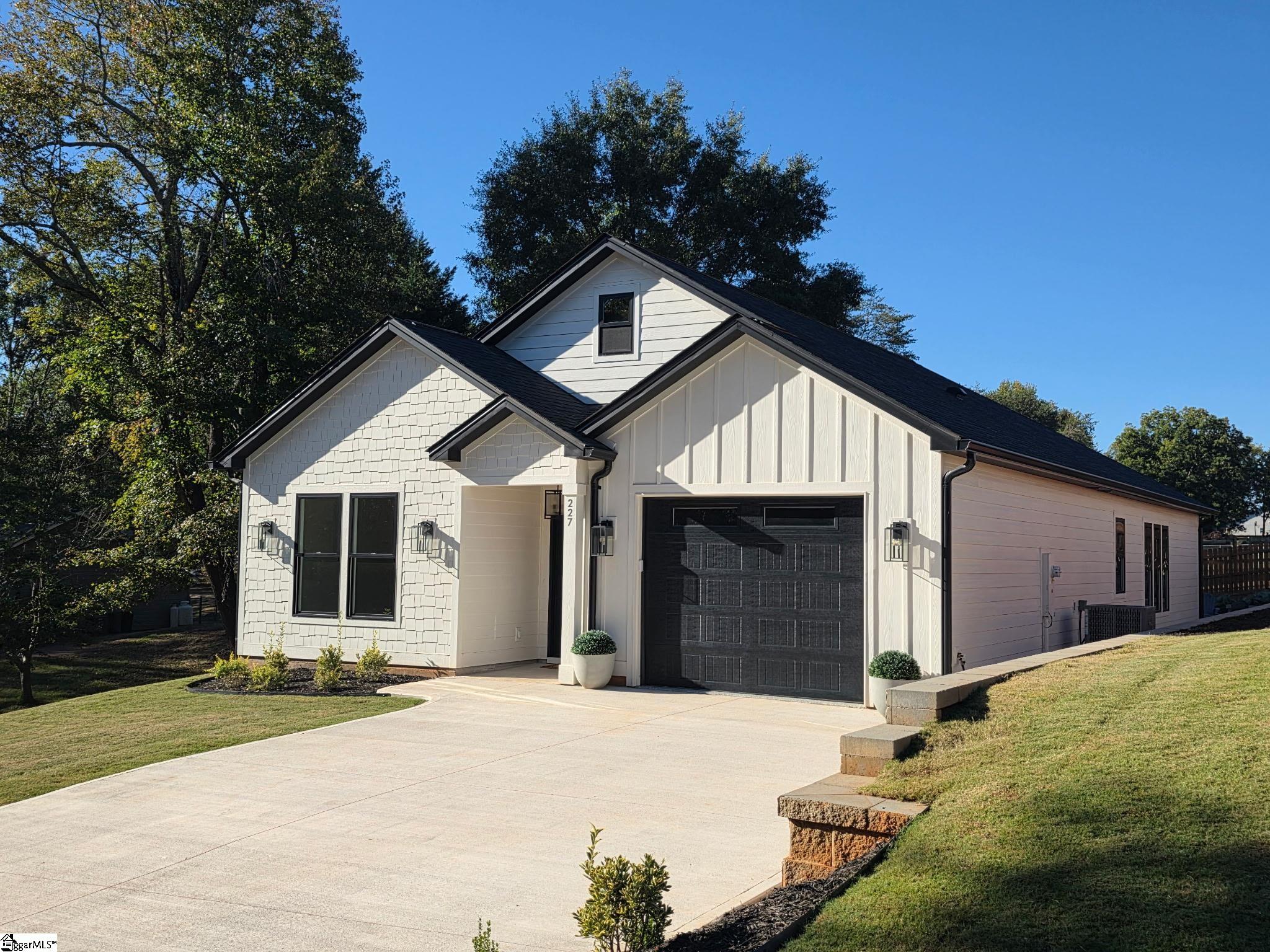 227 Holmes Drive — photo
