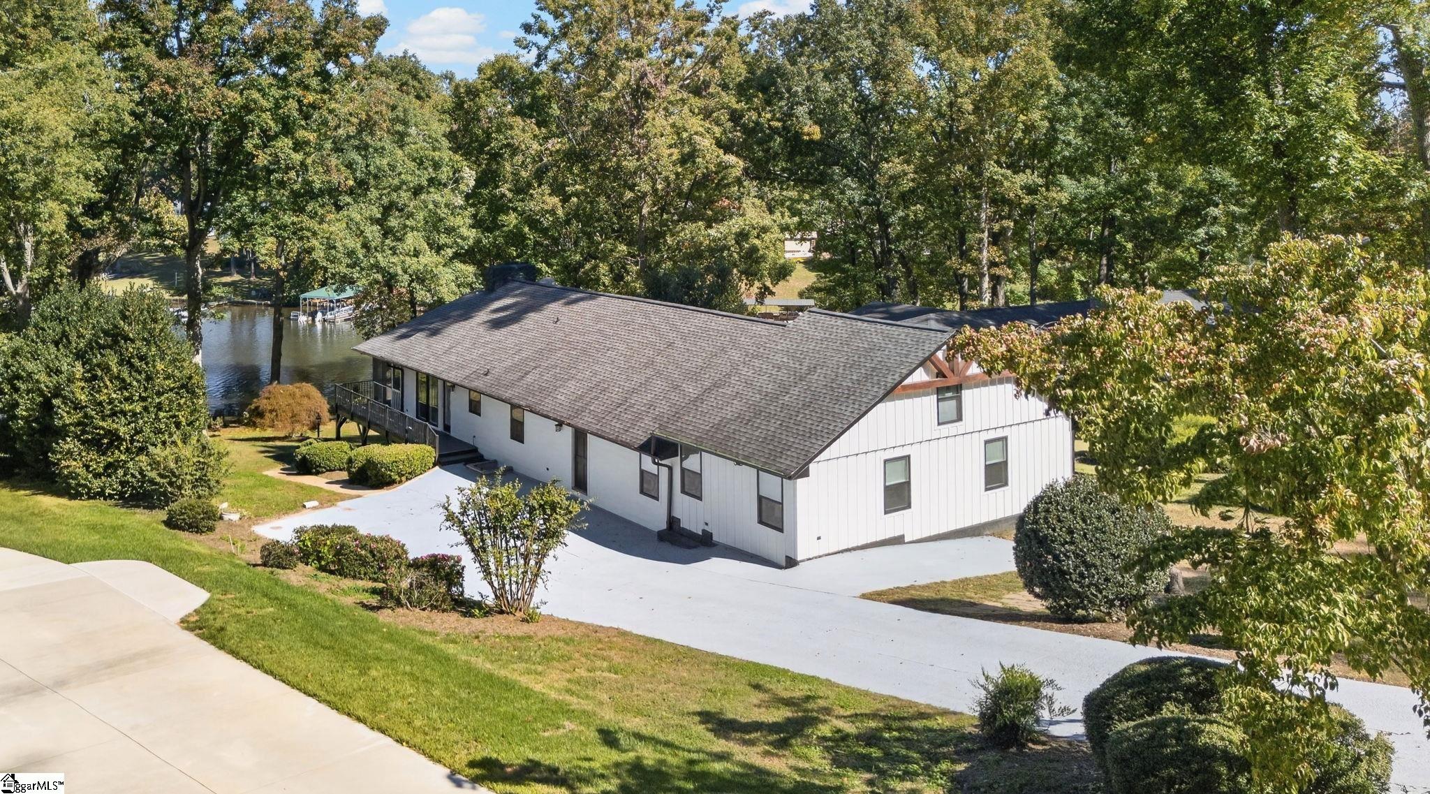 120 Lake Bowen Drive — photo