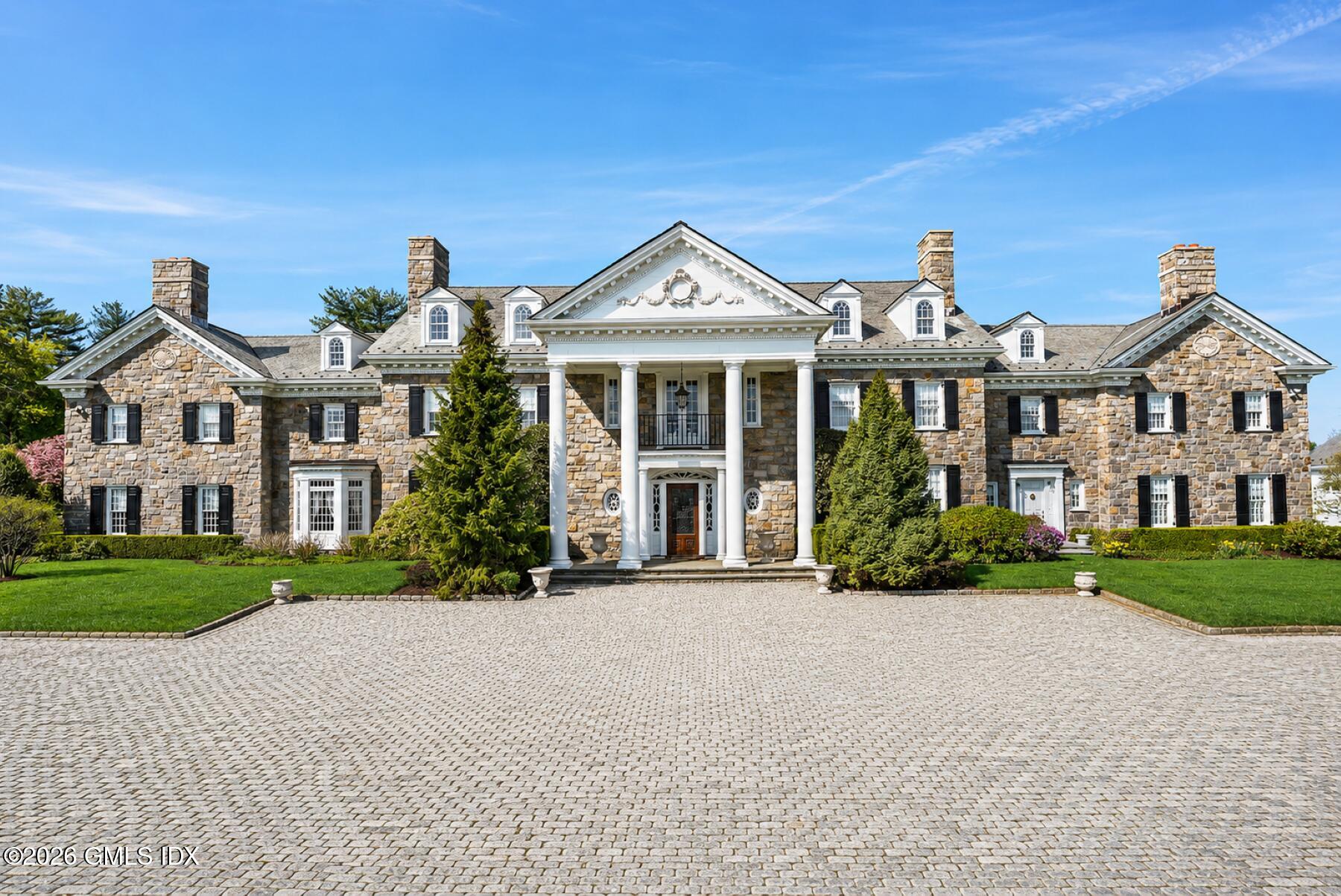 550 Round Hill Road — photo