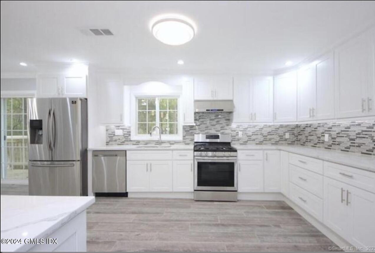 5 Griffith Road, Riverside, CT 06878 — photo 2