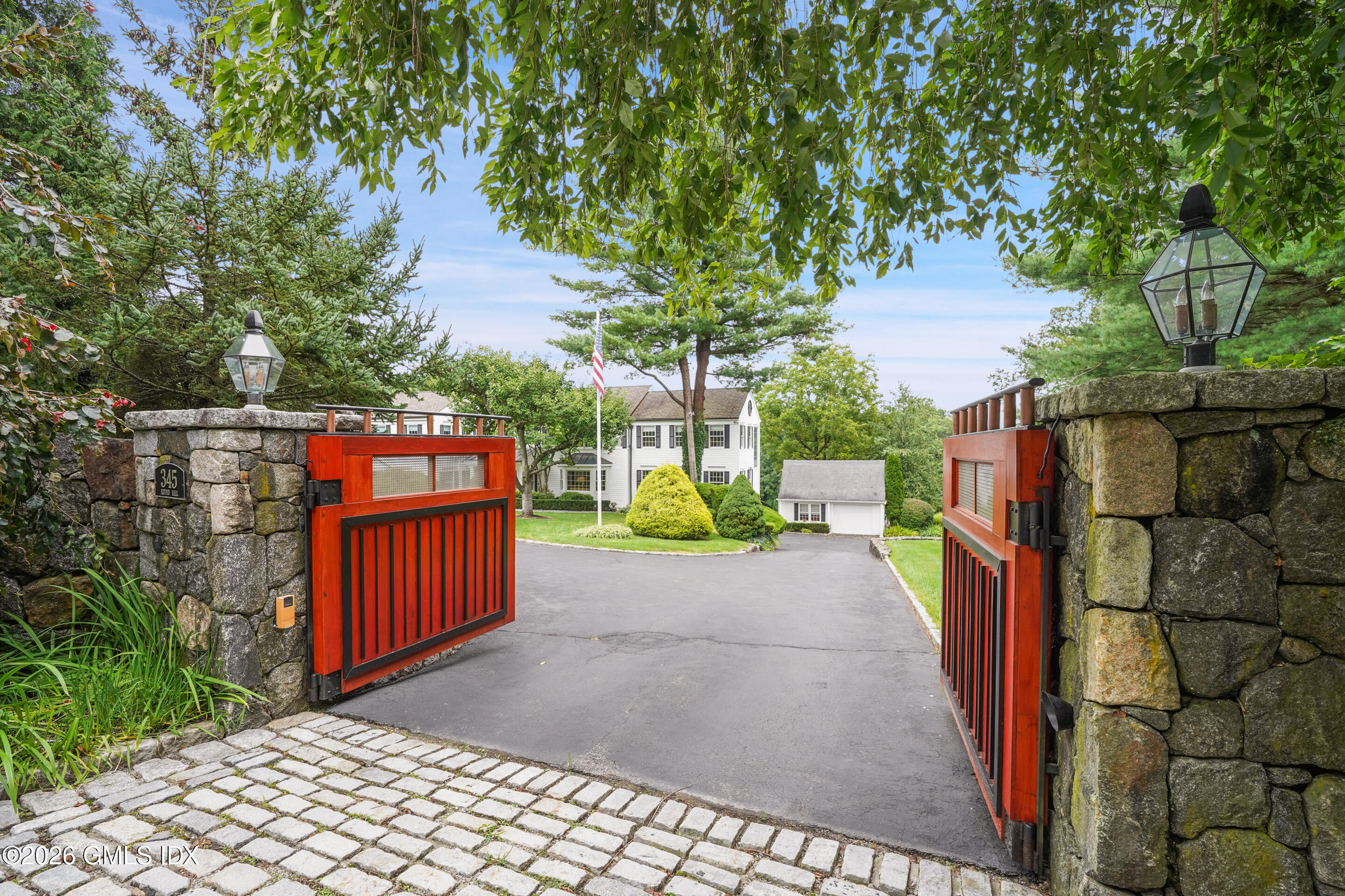 345 Round Hill Road — photo