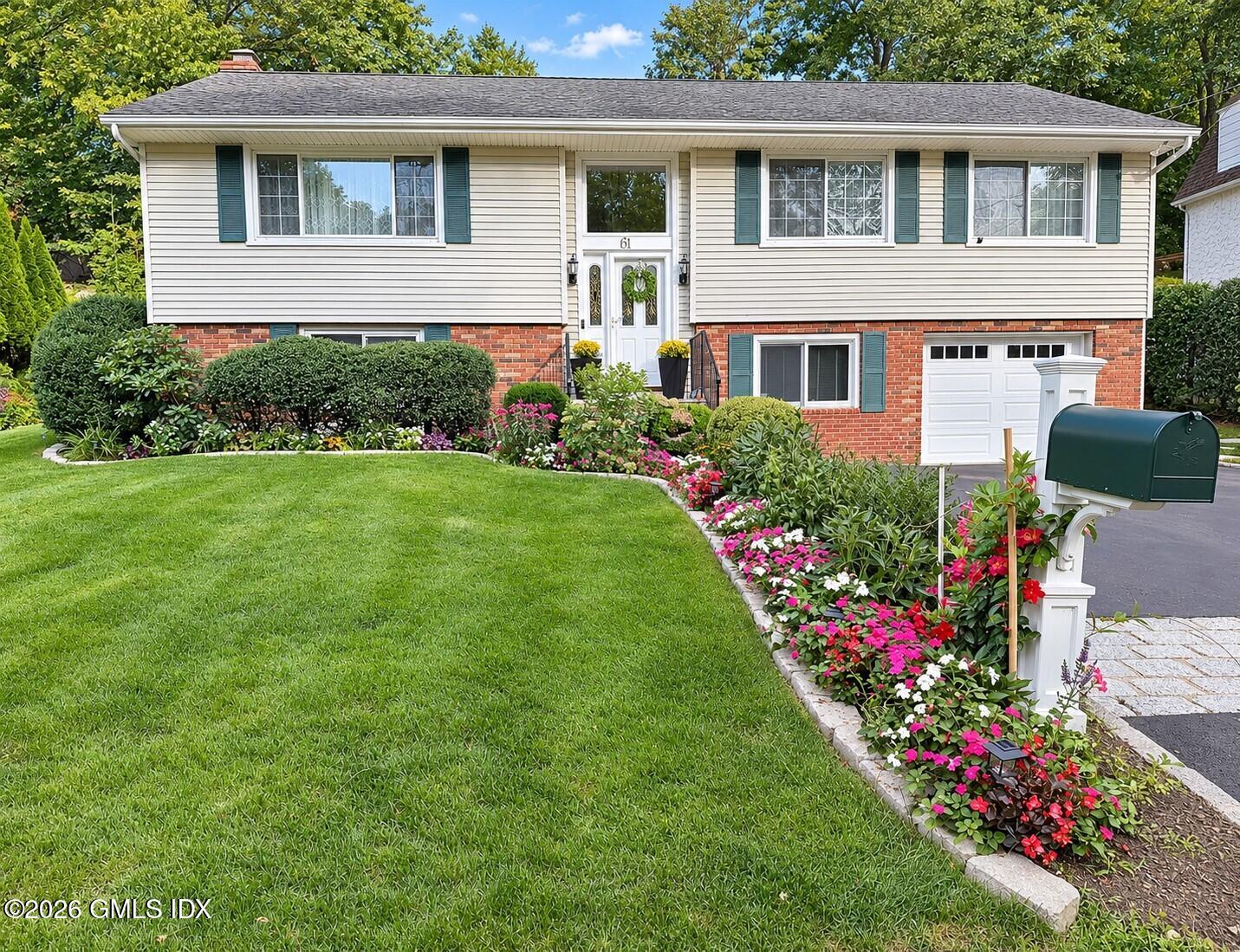 61 Center Drive — photo