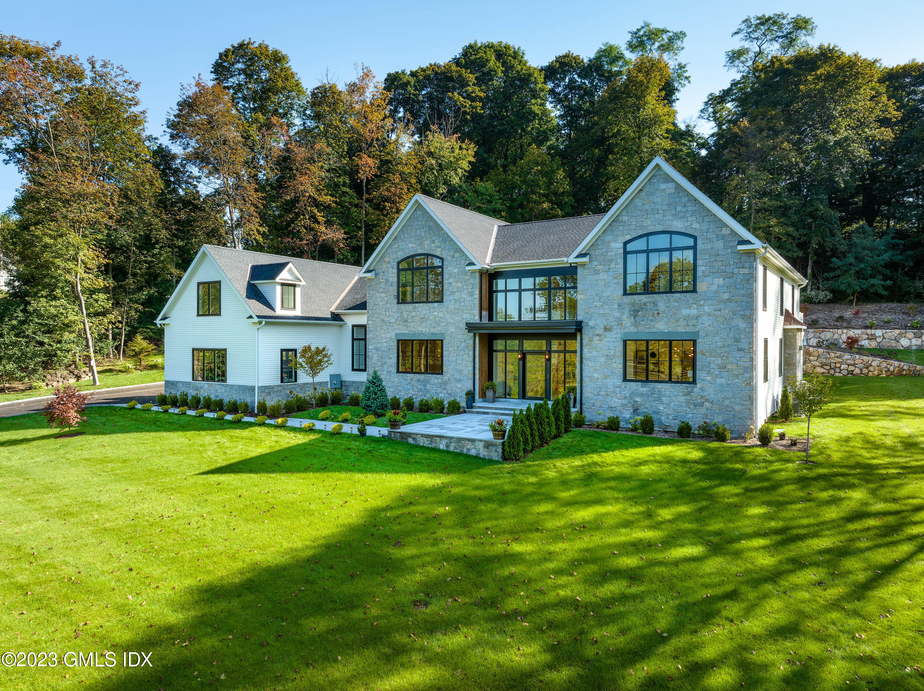 460 Middlesex Road — photo