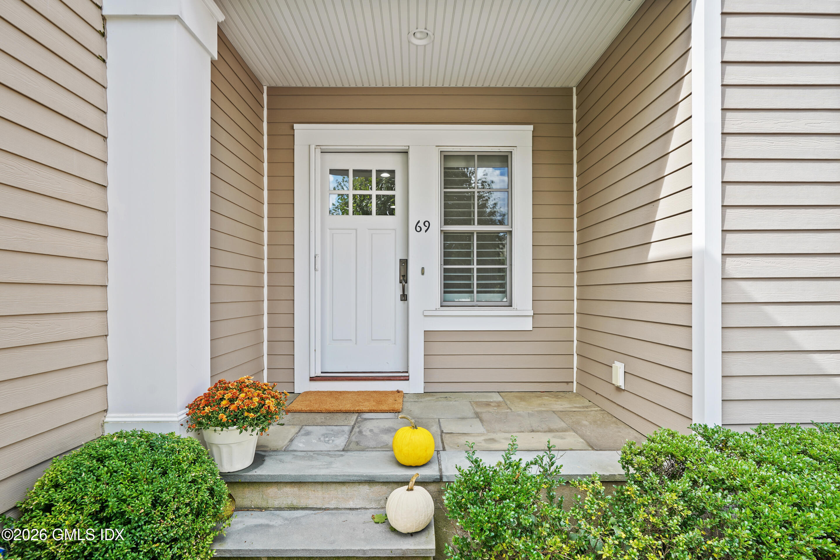 Home in Stamford, CT 06902 — photo 2