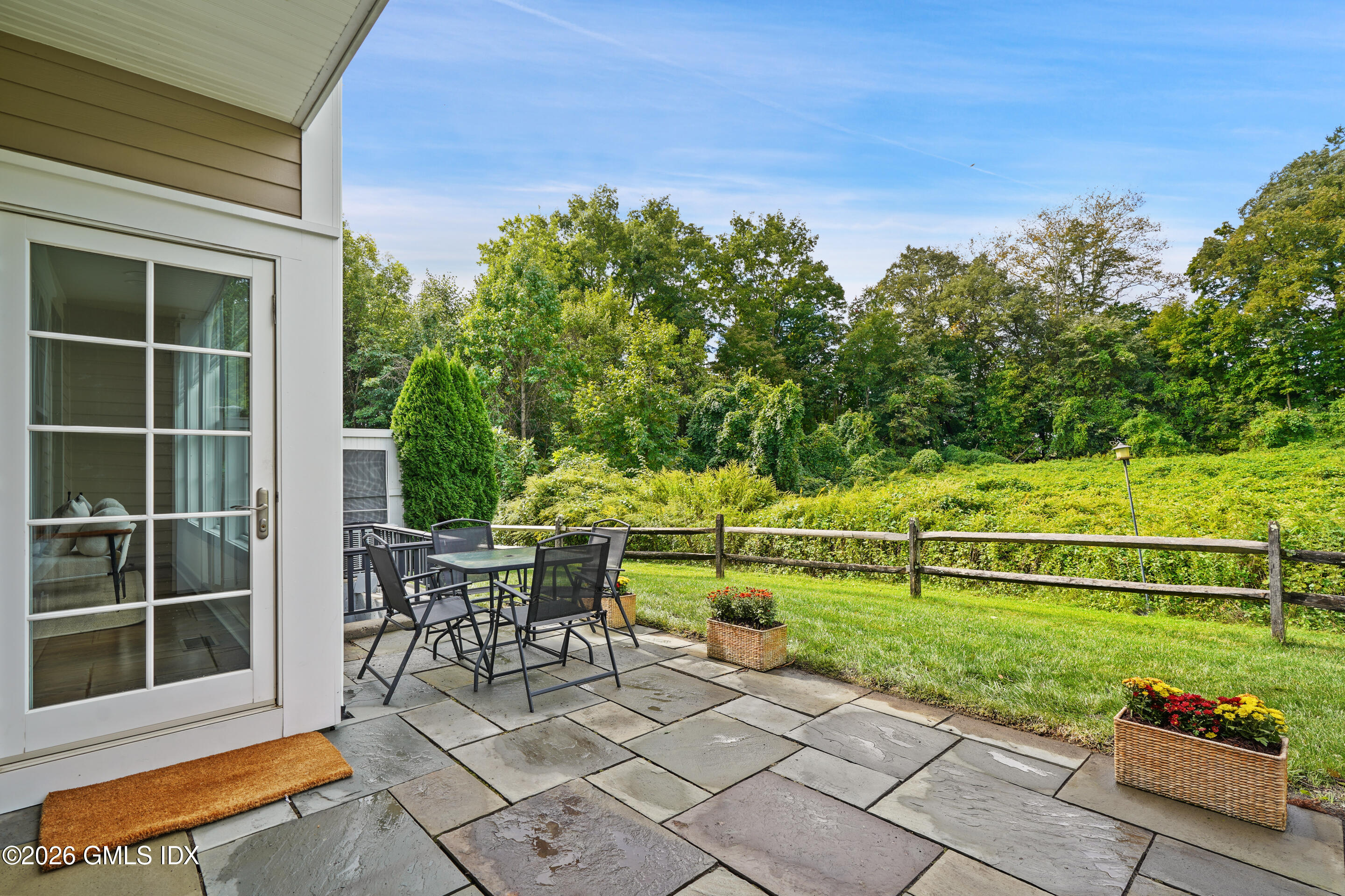 Home in Stamford, CT 06902 — photo 3