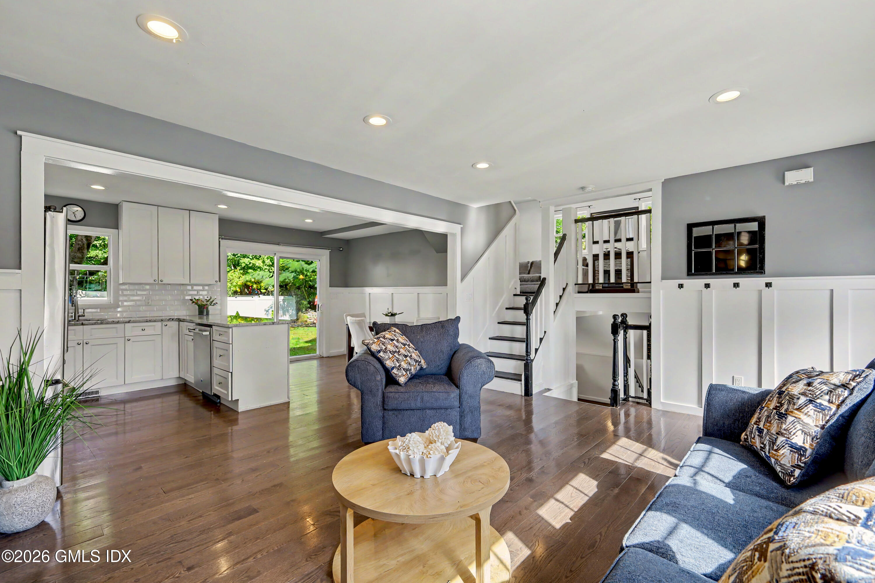 Home in Greenwich, CT 06831 — photo 2