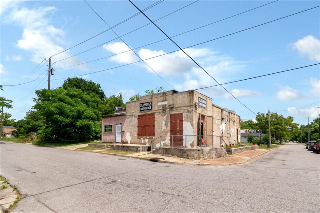 1300 Pecan Street — photo