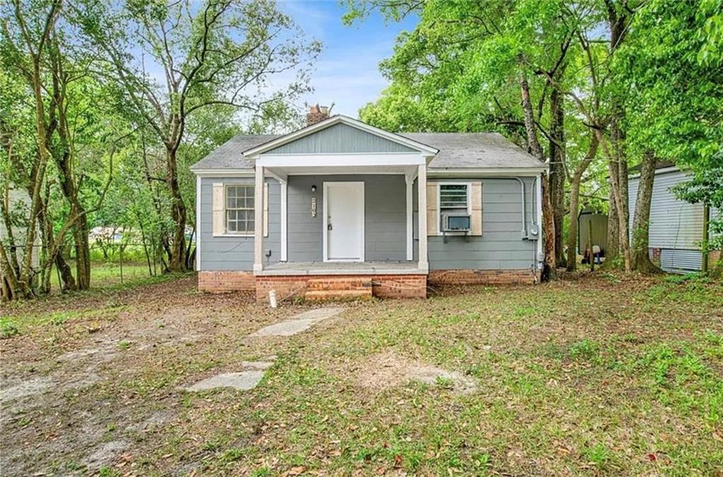 2103 Victory Drive E — photo