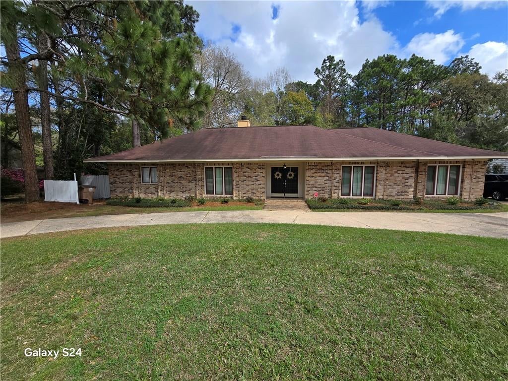 1429 Regency Oaks Drive E — photo
