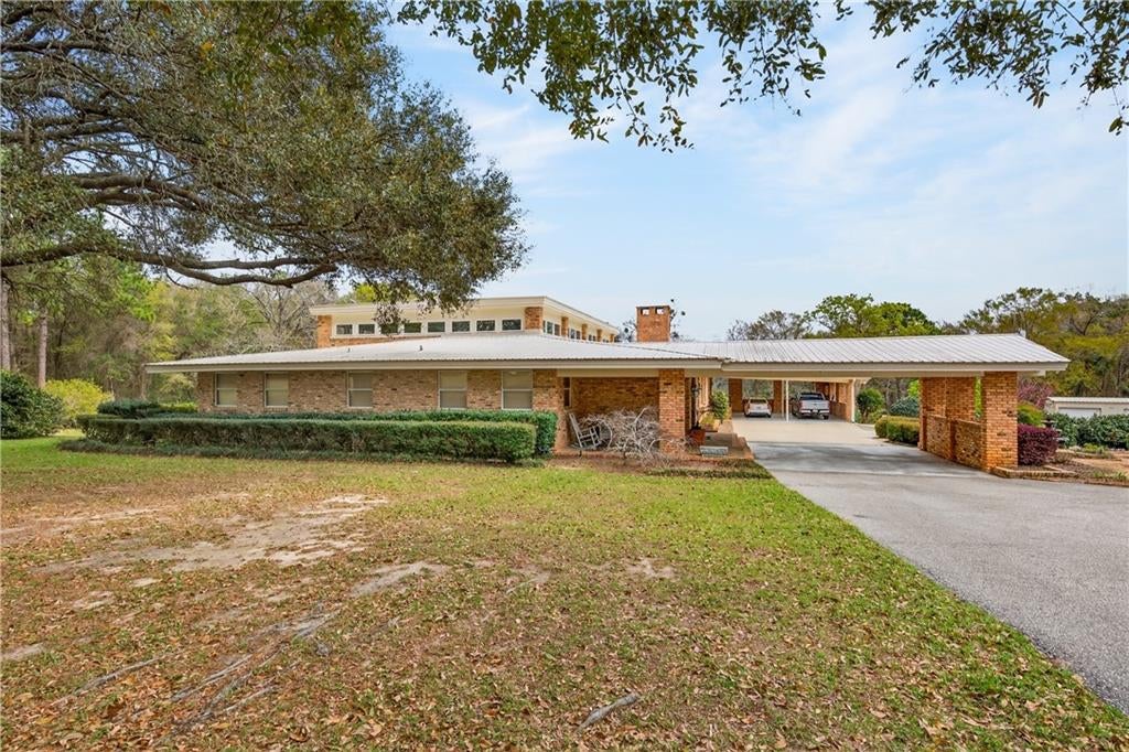 3175 Dawes Lake Road E — photo