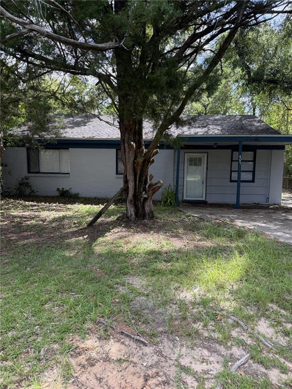 407 Seabreeze Road E — photo