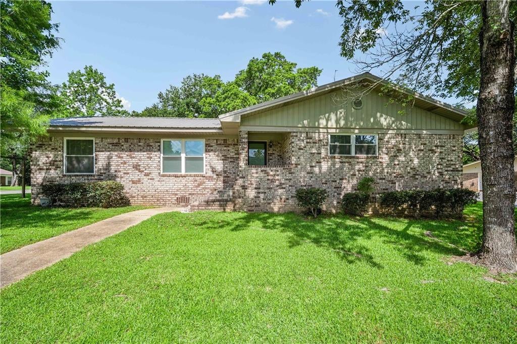 130 Thomas Drive — photo