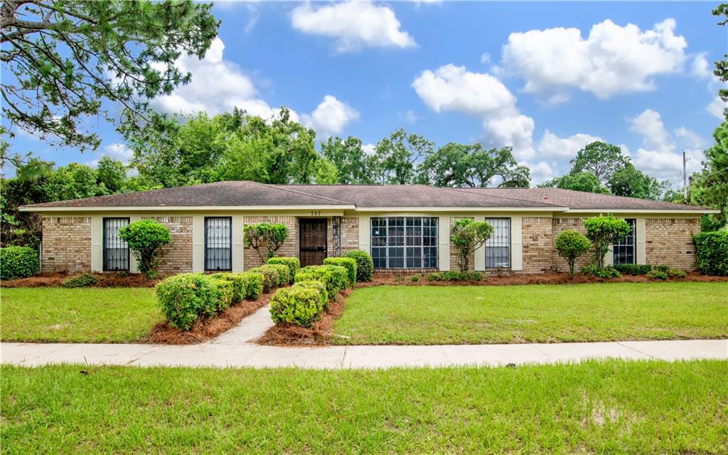 757 Savannah Street — photo
