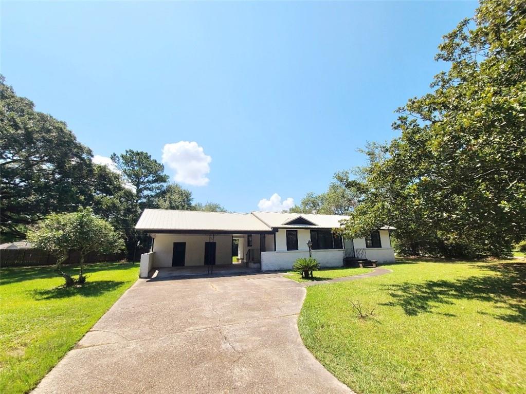 3311 Club House Road — photo