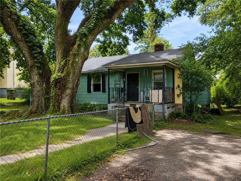 2069 Holmes Drive — photo