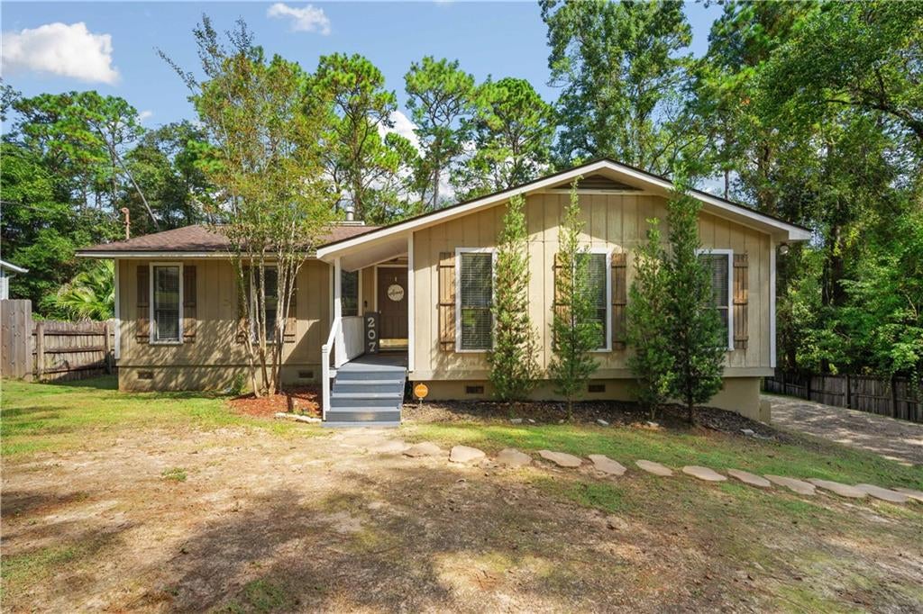 207 Ridgewood Drive — photo