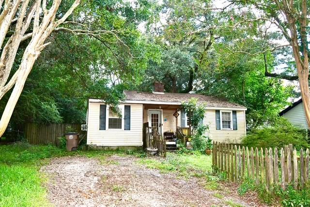 106 Border Drive W — photo