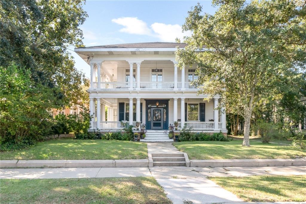 1323 Dauphin Street — photo