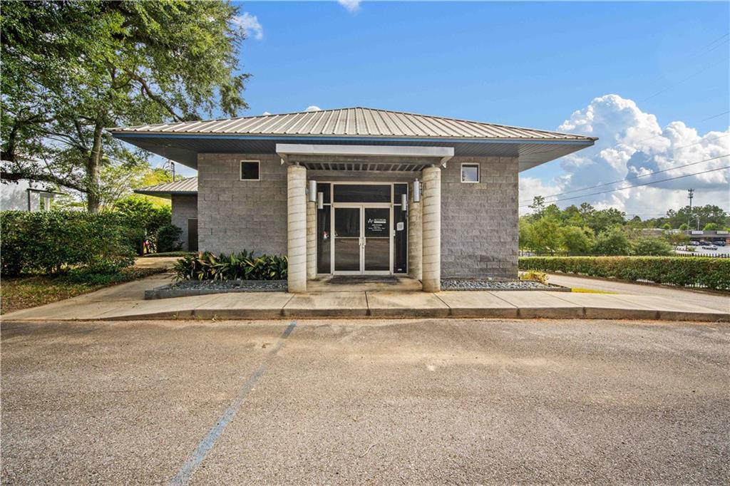 1132 Hillcrest Road — photo
