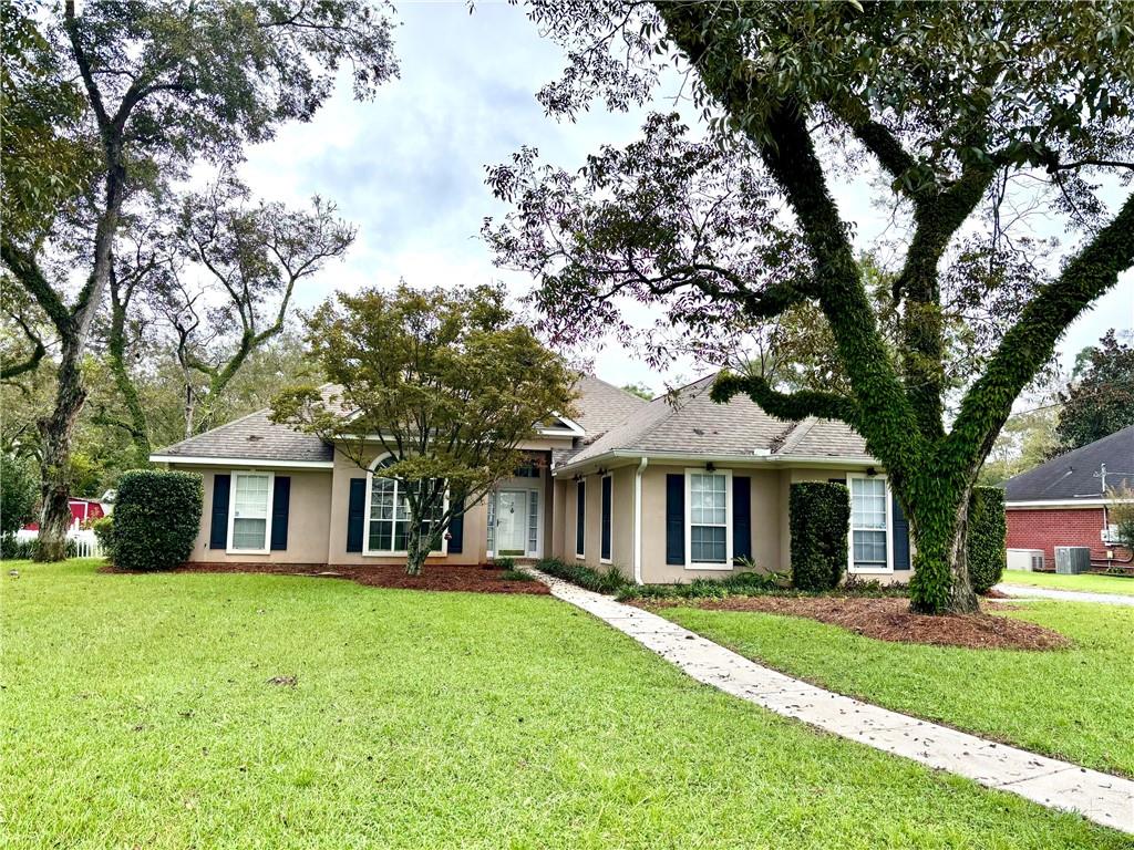 2735 Oakridge West Drive — photo