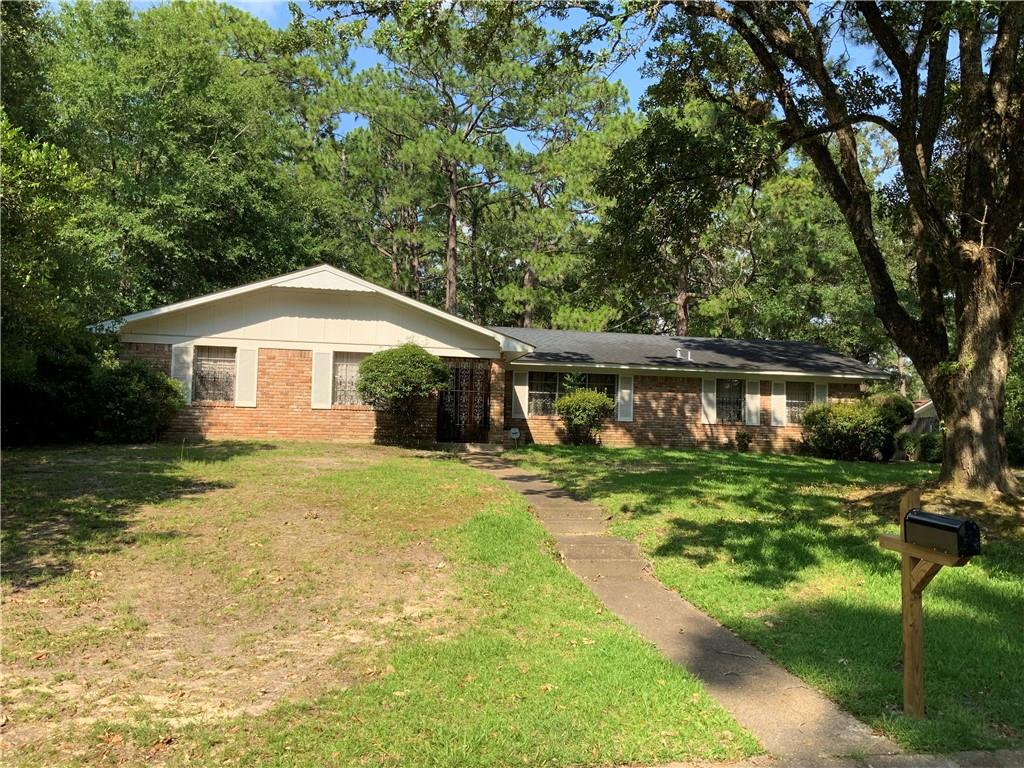 1004 Chalet Drive W — photo