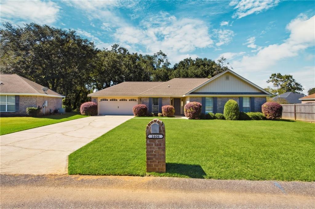 1606 Woodforest Drive — photo
