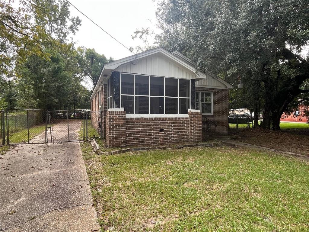 1557 Plover Street — photo