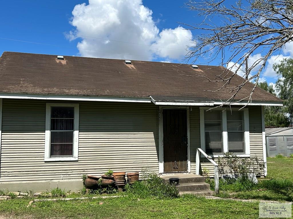 415 E Commercial Ave. — photo