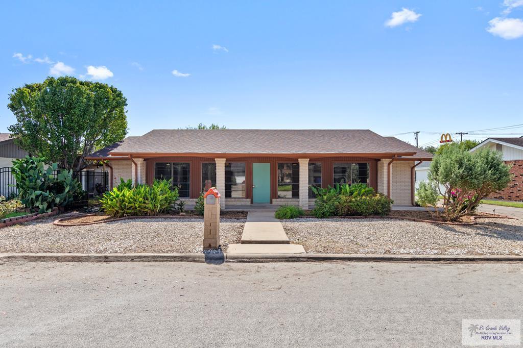 1925 Loquat Drive — photo