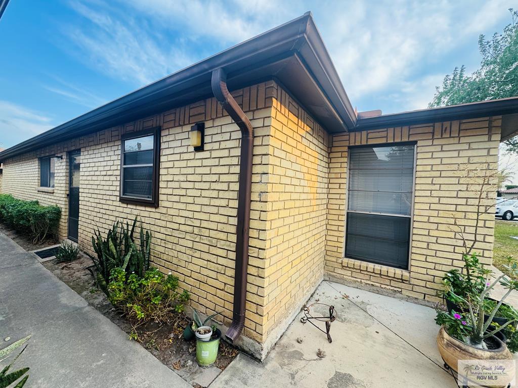 200 Santa Ana 16 — photo