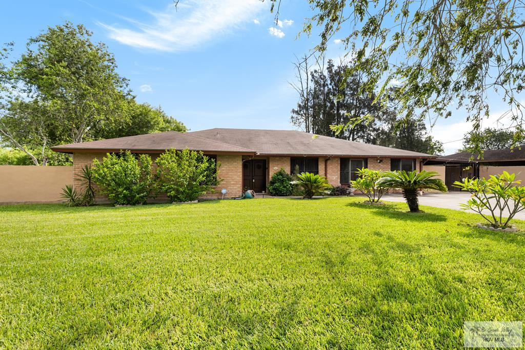 945 Acacia Lake Dr. — photo