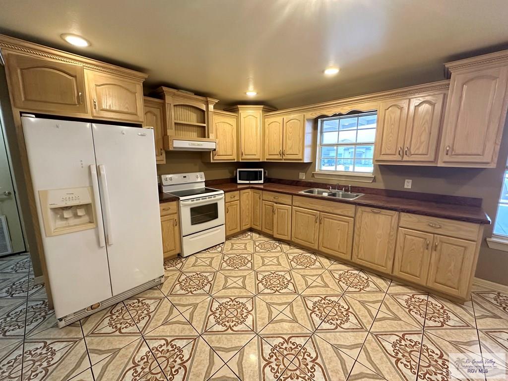 Home in Mission, TX 78572 — photo 3