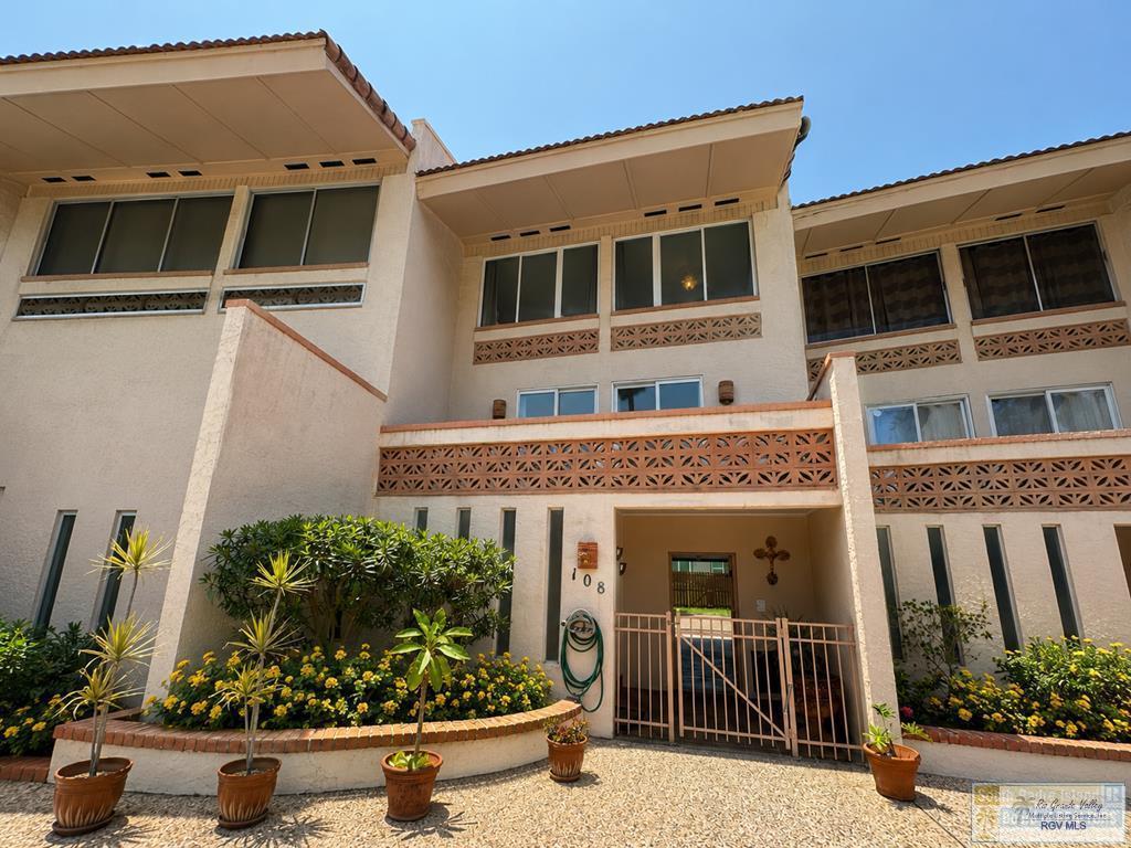 112 Coronado 108 — photo