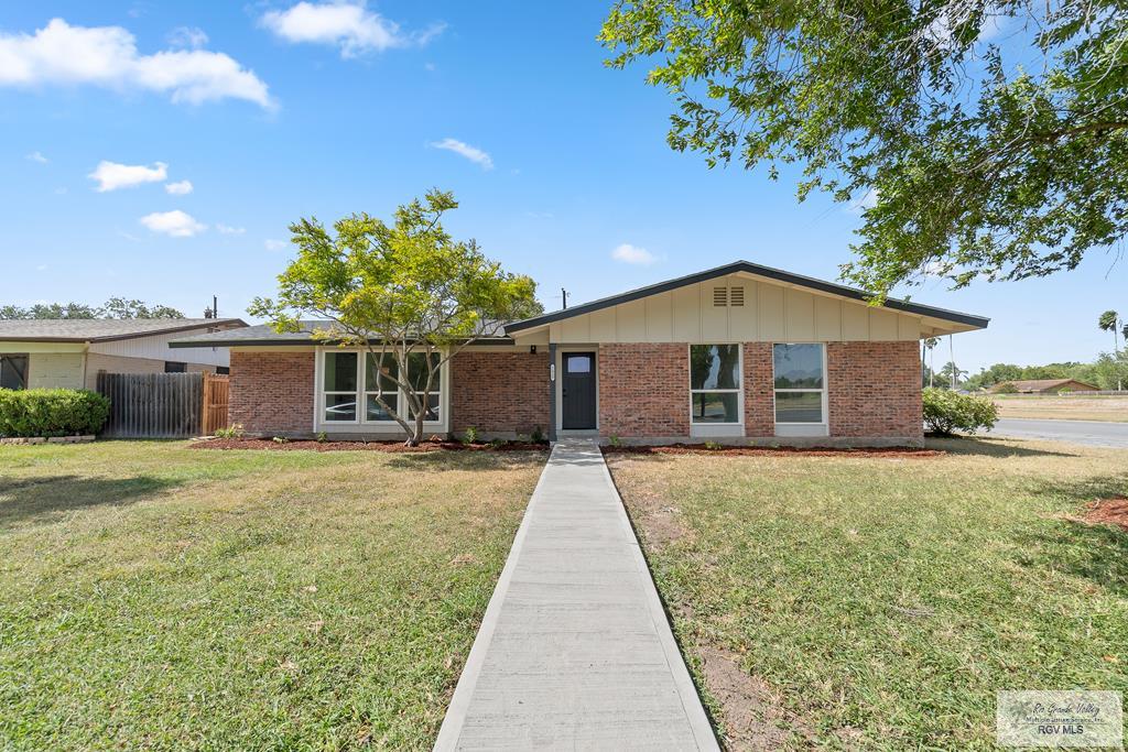 2425 E Austin Ave. — photo